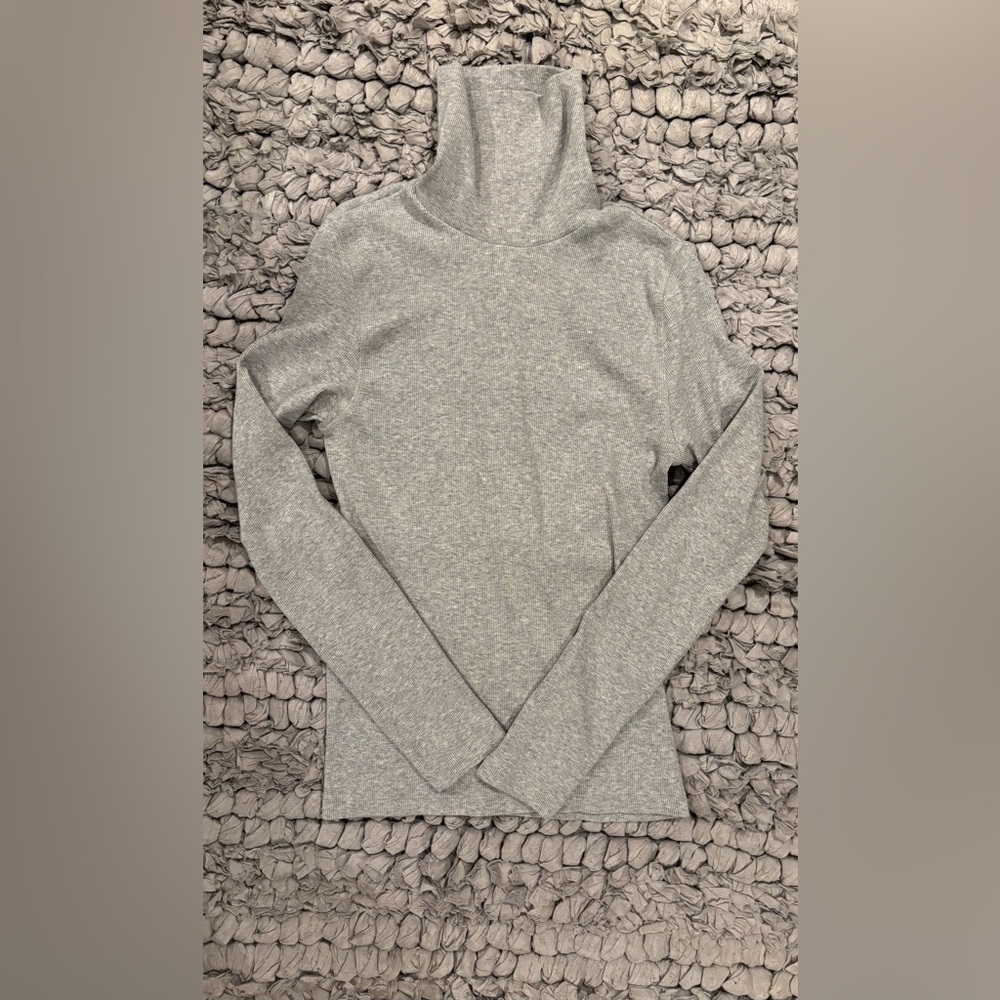 Quince Organic Cotton Heather Grey Micro Ribbed Turtleneck - Picture 3 of 7